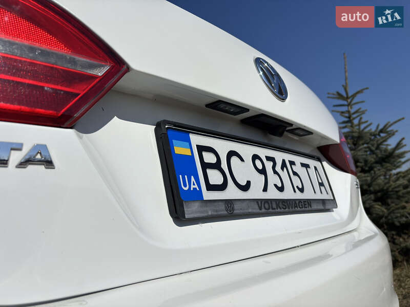 Седан Volkswagen Jetta 2014 в Львові