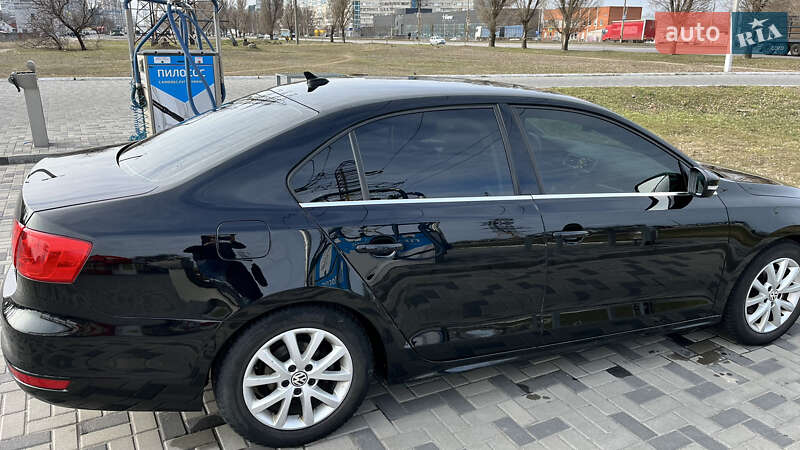 Седан Volkswagen Jetta 2013 в Днепре