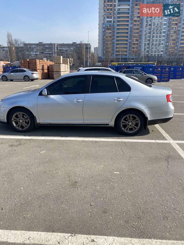 Седан Volkswagen Jetta 2008 в Києві