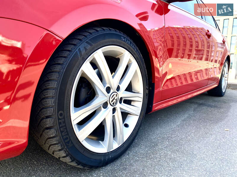 Седан Volkswagen Jetta 2016 в Киеве