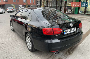 Седан Volkswagen Jetta 2014 в 