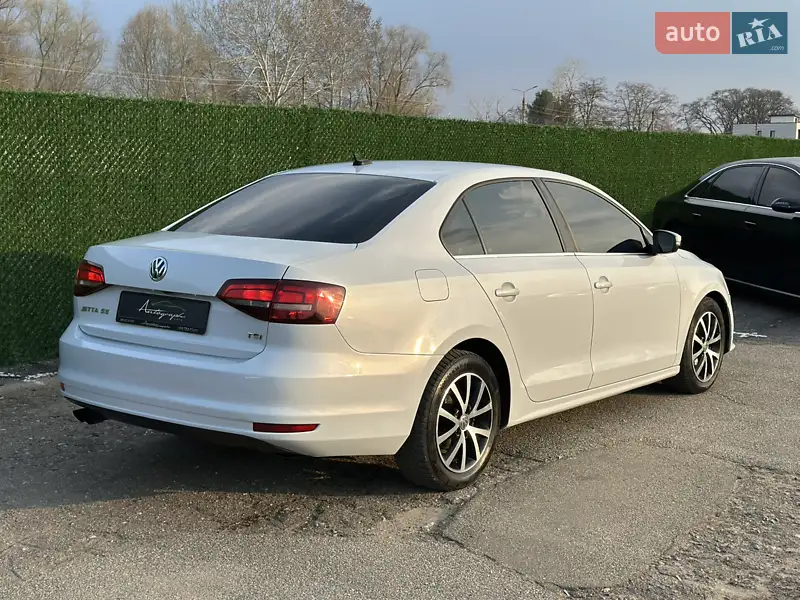 Седан Volkswagen Jetta 2017 в 