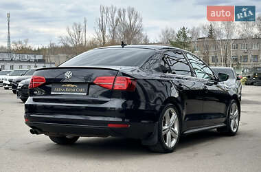 Седан Volkswagen Jetta 2015 в 