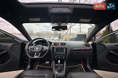 Седан Volkswagen Jetta 2015 в 