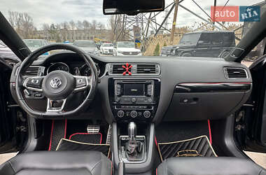 Седан Volkswagen Jetta 2015 в 