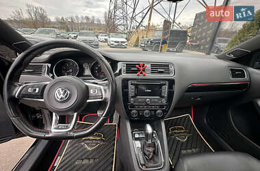 Седан Volkswagen Jetta 2015 в 
