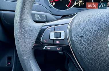 Седан Volkswagen Jetta 2015 в 