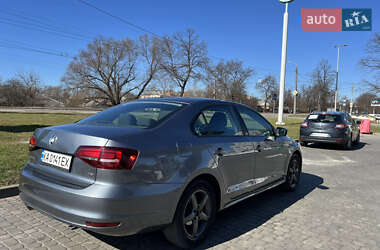 Седан Volkswagen Jetta 2016 в 
