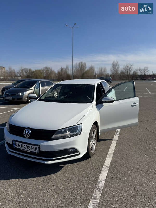 Седан Volkswagen Jetta 2016 в 