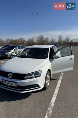 Седан Volkswagen Jetta 2016 в 