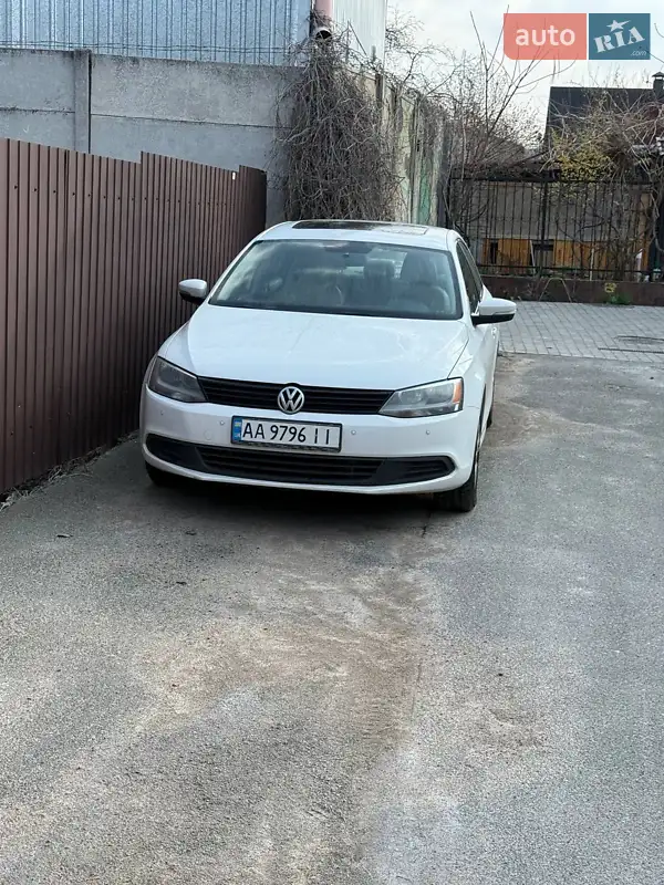 Седан Volkswagen Jetta 2013 в 