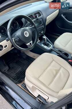 Седан Volkswagen Jetta 2012 в 