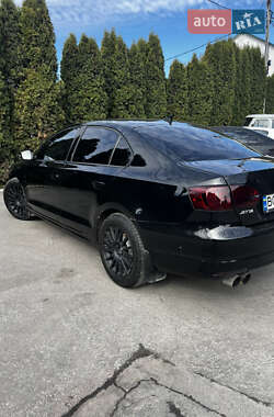 Седан Volkswagen Jetta 2011 в 