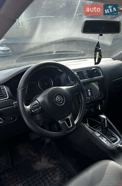 Седан Volkswagen Jetta 2011 в 