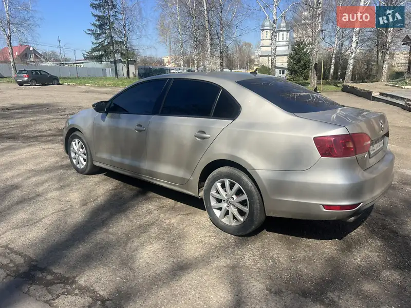 Седан Volkswagen Jetta 2013 в 