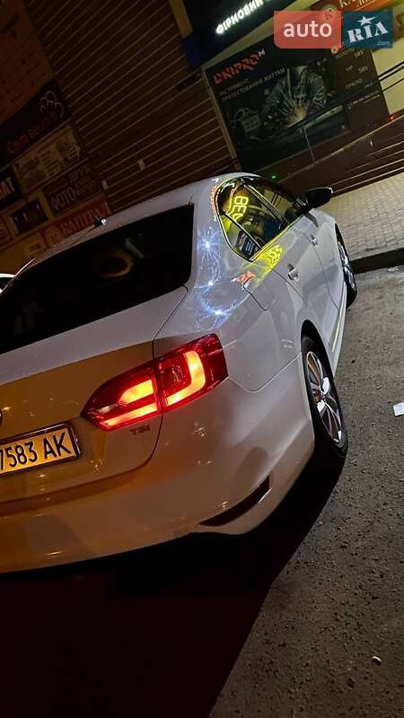 Седан Volkswagen Jetta 2012 в Сумах