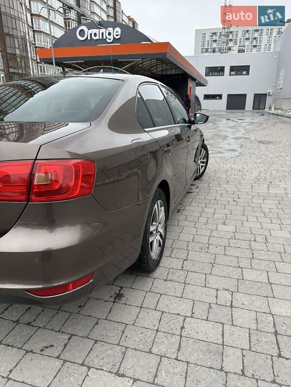 Седан Volkswagen Jetta 2011 в Львове