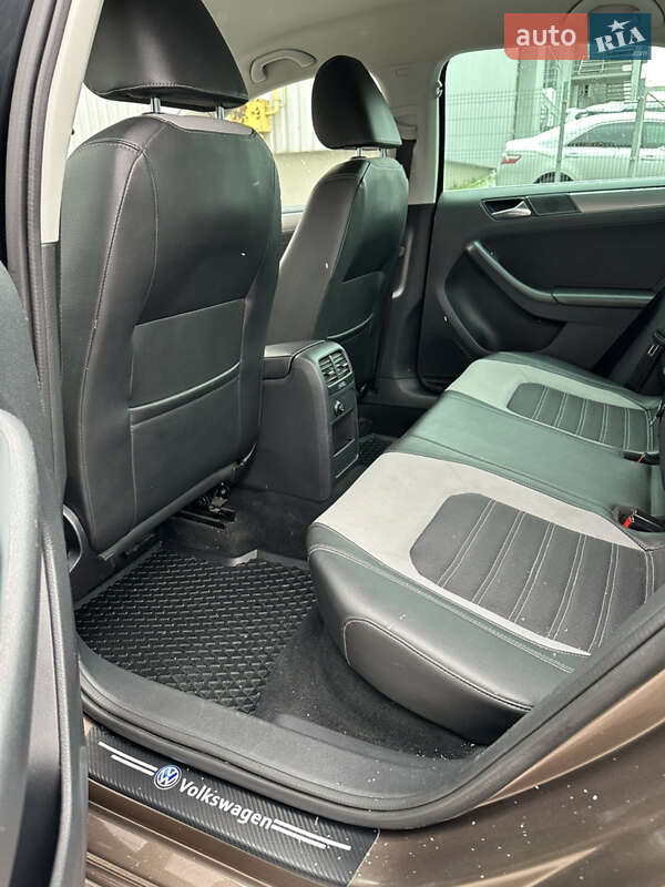 Седан Volkswagen Jetta 2011 в Львове