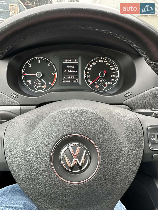 Седан Volkswagen Jetta 2011 в Львове