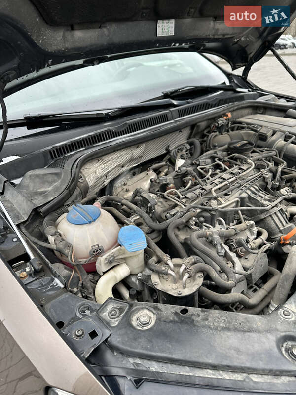 Седан Volkswagen Jetta 2011 в Львове