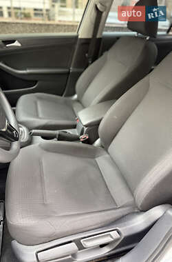 Седан Volkswagen Jetta 2015 в 