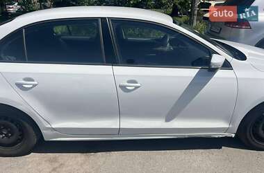 Седан Volkswagen Jetta 2015 в 