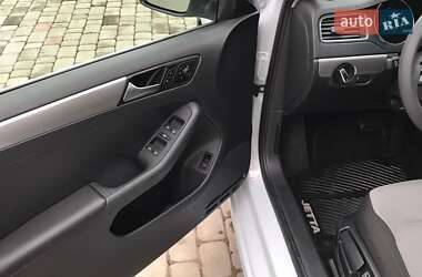 Седан Volkswagen Jetta 2017 в 
