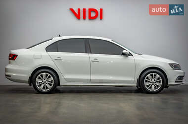 Седан Volkswagen Jetta 2016 в 