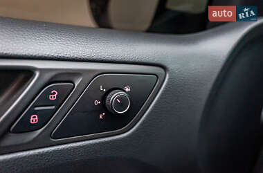 Седан Volkswagen Jetta 2016 в 