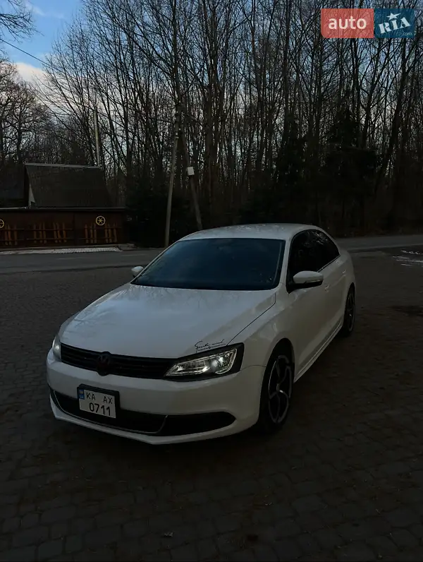 Седан Volkswagen Jetta 2013 в 