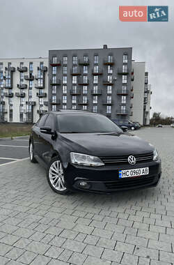 Седан Volkswagen Jetta 2012 в 