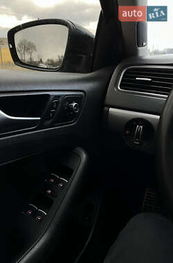 Седан Volkswagen Jetta 2012 в 