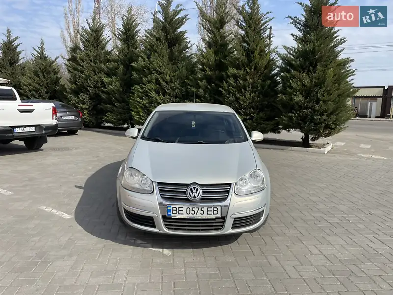 Седан Volkswagen Jetta 2010 в 