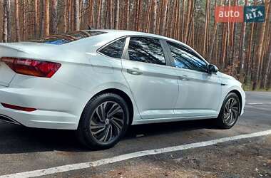 Седан Volkswagen Jetta 2018 в 