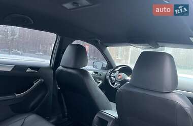 Седан Volkswagen Jetta 2012 в 
