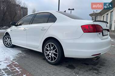 Седан Volkswagen Jetta 2012 в 
