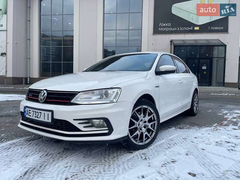 Седан Volkswagen Jetta 2012 в 