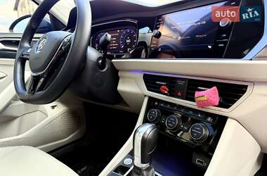 Седан Volkswagen Jetta 2018 в 