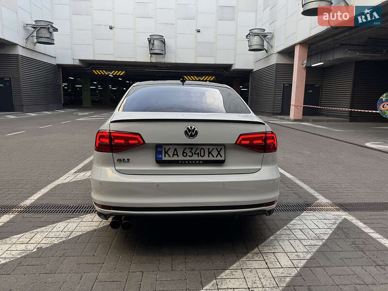 Седан Volkswagen Jetta 2016 в Киеве