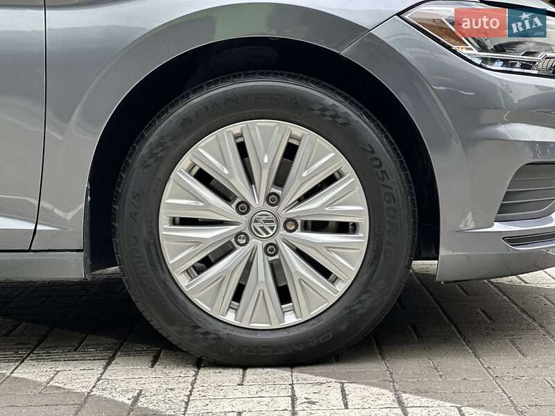 Седан Volkswagen Jetta 2019 в Києві