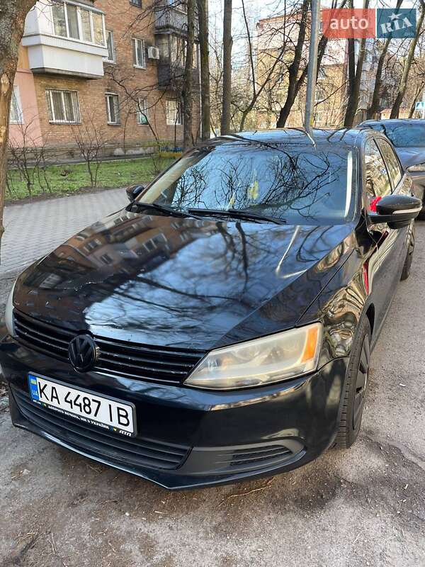 Седан Volkswagen Jetta 2013 в 