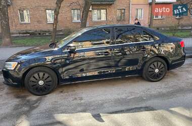 Седан Volkswagen Jetta 2013 в 