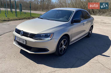 Седан Volkswagen Jetta 2013 в 