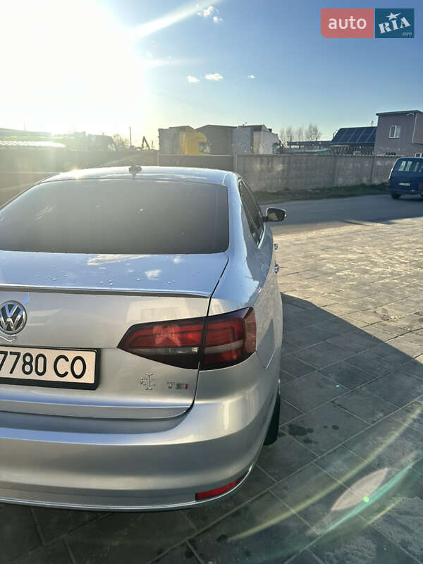Седан Volkswagen Jetta 2016 в Киеве