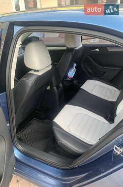 Седан Volkswagen Jetta 2014 в 