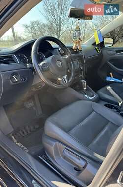 Седан Volkswagen Jetta 2011 в 