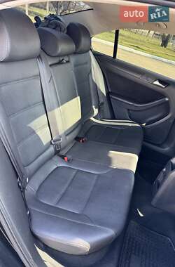 Седан Volkswagen Jetta 2011 в 