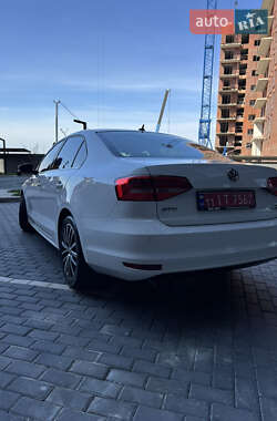 Седан Volkswagen Jetta 2015 в 