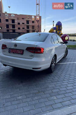 Седан Volkswagen Jetta 2015 в 