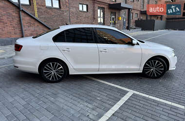 Седан Volkswagen Jetta 2015 в 